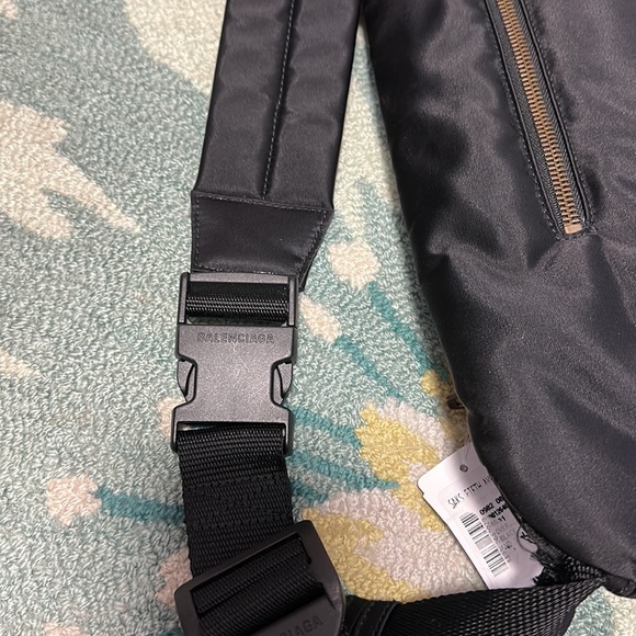 BALENCIAGA OVERSIZED NYLON BELT BAG - Picture 12 of 14